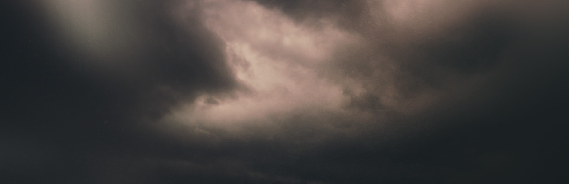 I Saw Black Clouds 封面